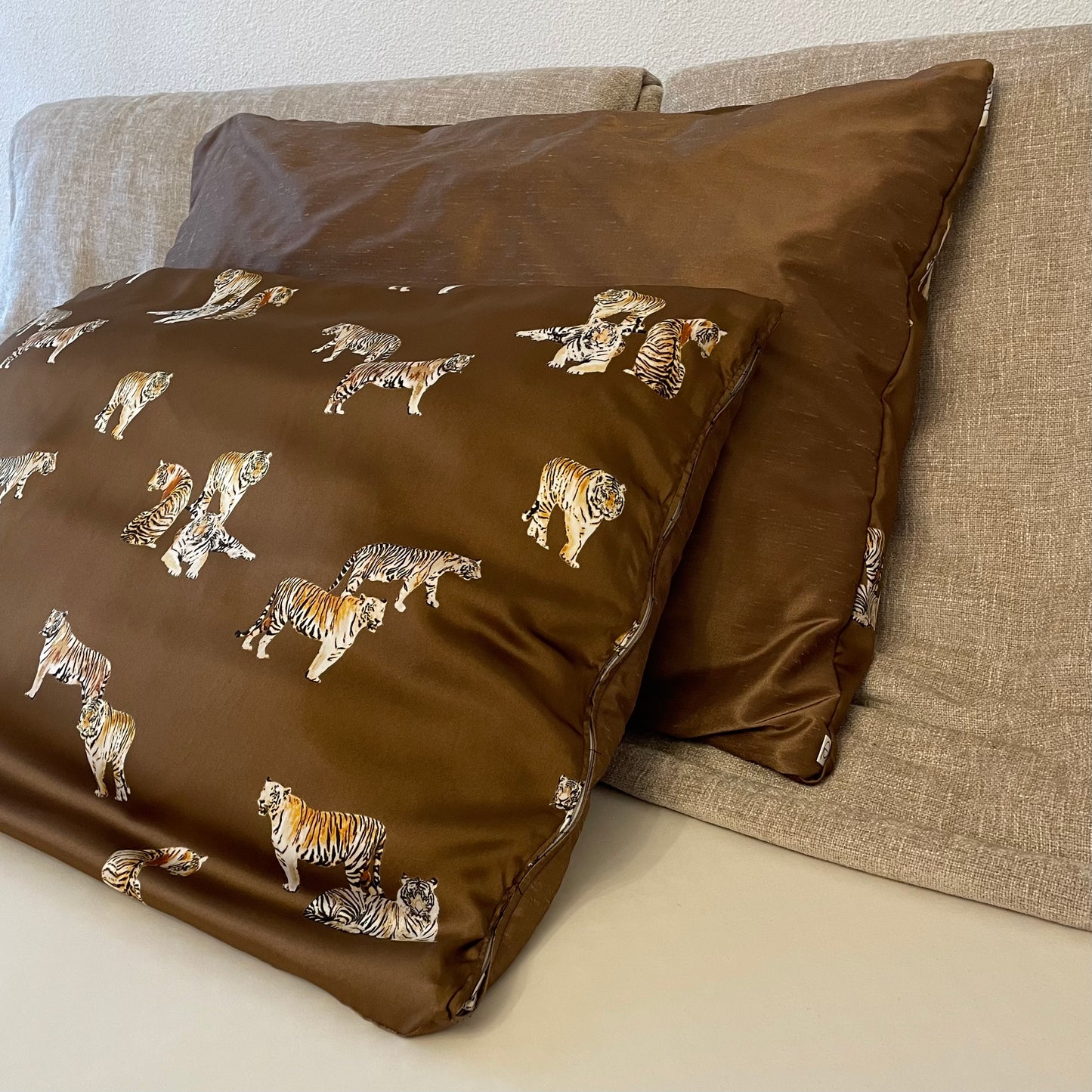 Satin pillowcase with brown tigers