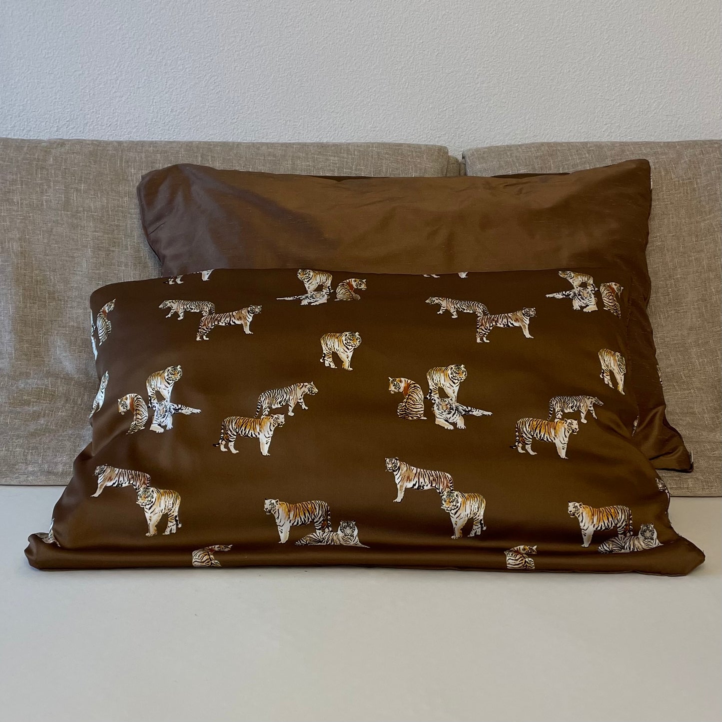 Satin pillowcase with brown tigers